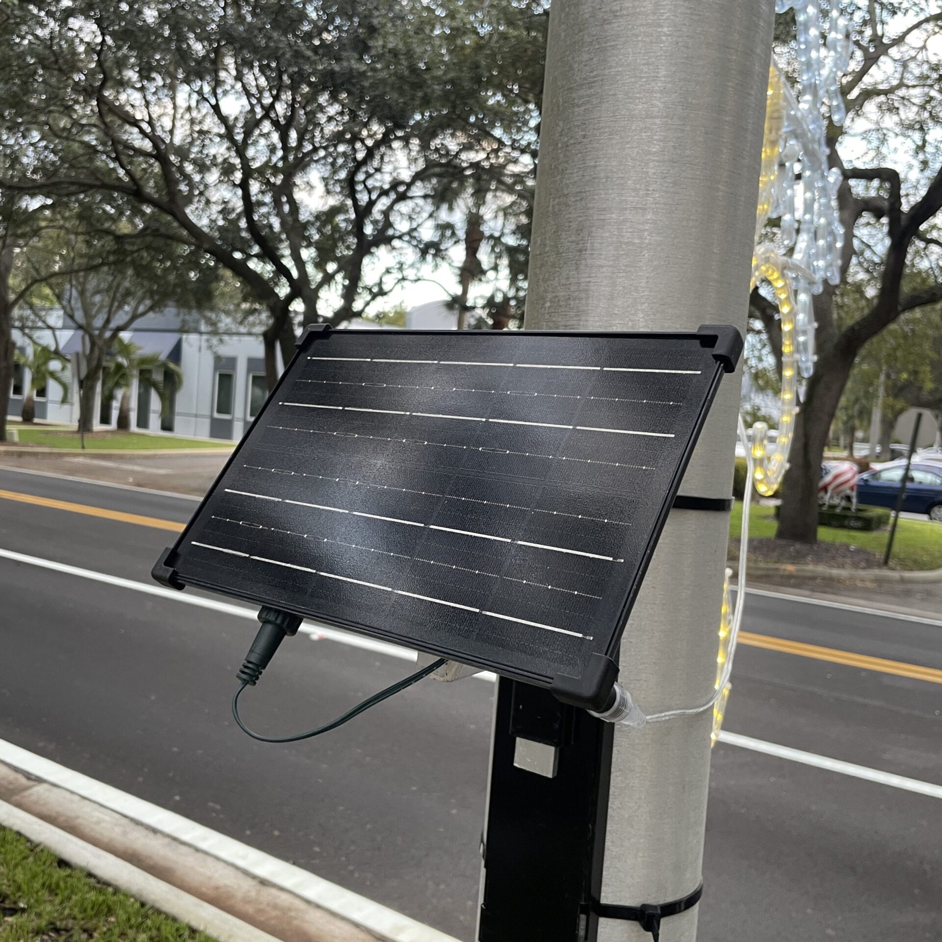 Discover The Benefits Of Solar Powered Christmas Lights & Illuminated Décor